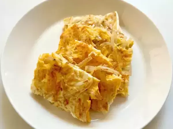 玉子焼きに『半袋』入れてみて！　10分で完成する節約アレンジに「箸が進む！」