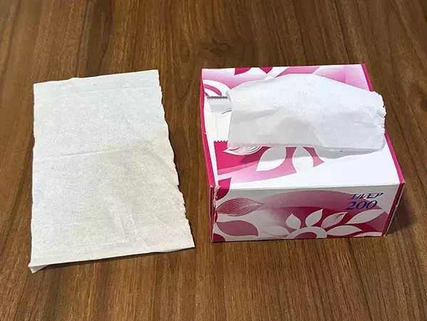 箱ティッシュを切って量を2倍に　収納にも役立つ大胆テクに「ありがたい」