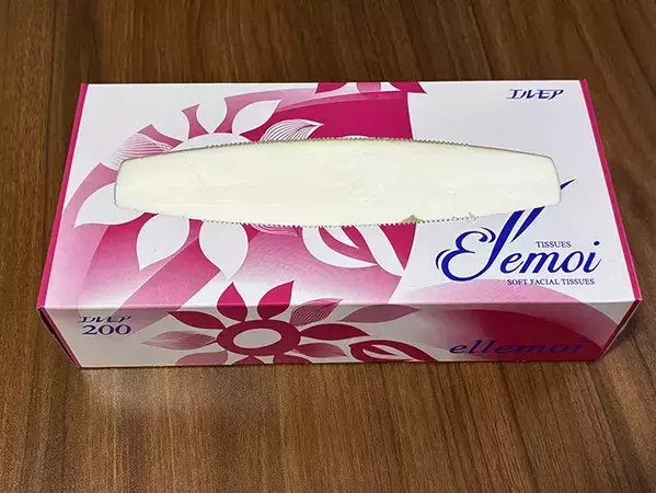 箱ティッシュを切って量を2倍に　収納にも役立つ大胆テクに「ありがたい」