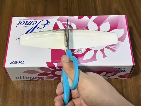 箱ティッシュを真っ二つにして…　使える量を増やす大胆な裏ワザが？「ありがたい」
