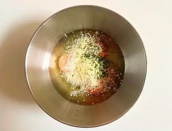 4つの食材を混ぜて『玉子焼き器』へ！　「おかわり！」と息子にヒットした“簡単”レシピ