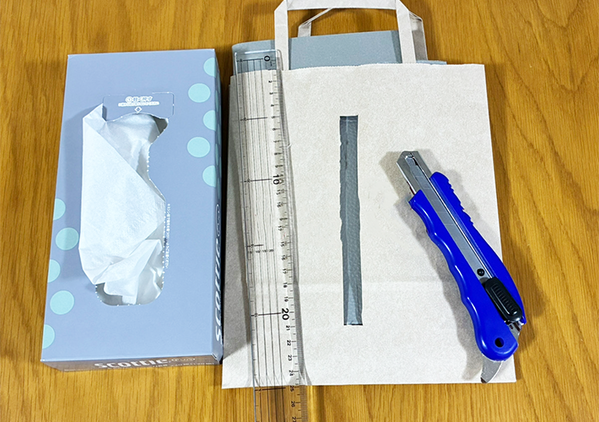 『小さな紙袋』の中央をくり抜く！　完成した収納アイテムに「QOLが上がった！」