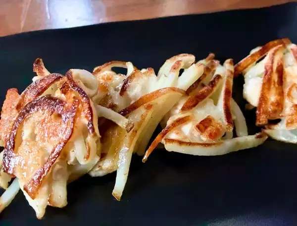 ジャガイモが1つ余ったら？　揚げずに作る『カリほく肉ポテト』【レシピ】