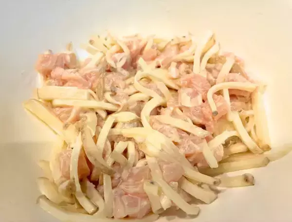 ジャガイモが1つ余ったら？　揚げずに作る『カリほく肉ポテト』【レシピ】