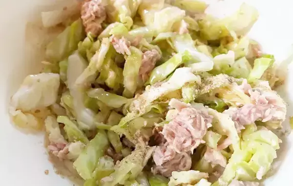 ツナ×ごま×マヨの相性抜群！　あっという間に完成した一品に「箸が止まらん」【レシピ】