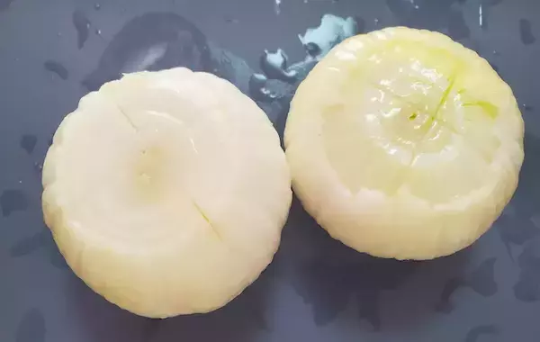 新玉ねぎを丸ごと炊飯器へ…　できた春限定のごちそうに「夫がリピ希望」「毎日飲みたい」