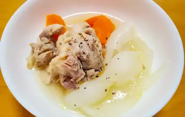 新玉ねぎを丸ごと炊飯器へ…　できた春限定のごちそうに「夫がリピ希望」「毎日飲みたい」