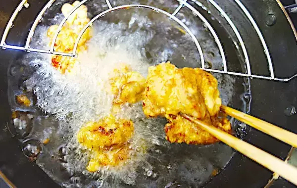 味つけに100ml入れたのが？　から揚げの意外なレシピに「家族が大喜び」「弁当にもぴったり」