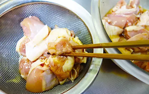 味つけに100ml入れたのが？　から揚げの意外なレシピに「家族が大喜び」「弁当にもぴったり」