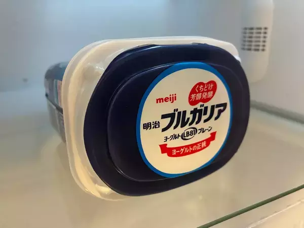 12時間の放置で高級な味わいに！　市販ヨーグルトを『横倒し』にするだけの簡単水切りテク