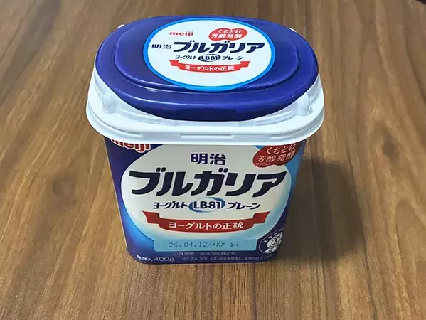 12時間の放置で高級な味わいに！　市販ヨーグルトを『横倒し』にするだけの簡単水切りテク
