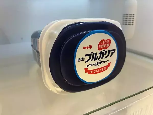 12時間の放置で高級な味わいに！　市販ヨーグルトを『横倒し』にするだけの簡単水切りテク