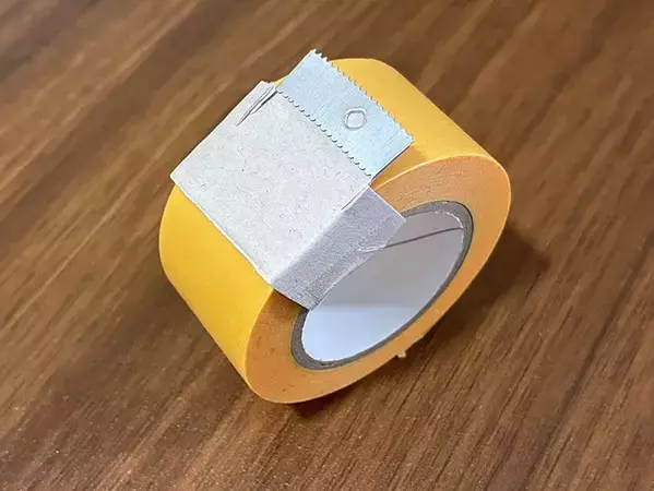 ラップの刃をテープにつけたら？　5分でスパっと切れるカッターに様変わり！【活用術】