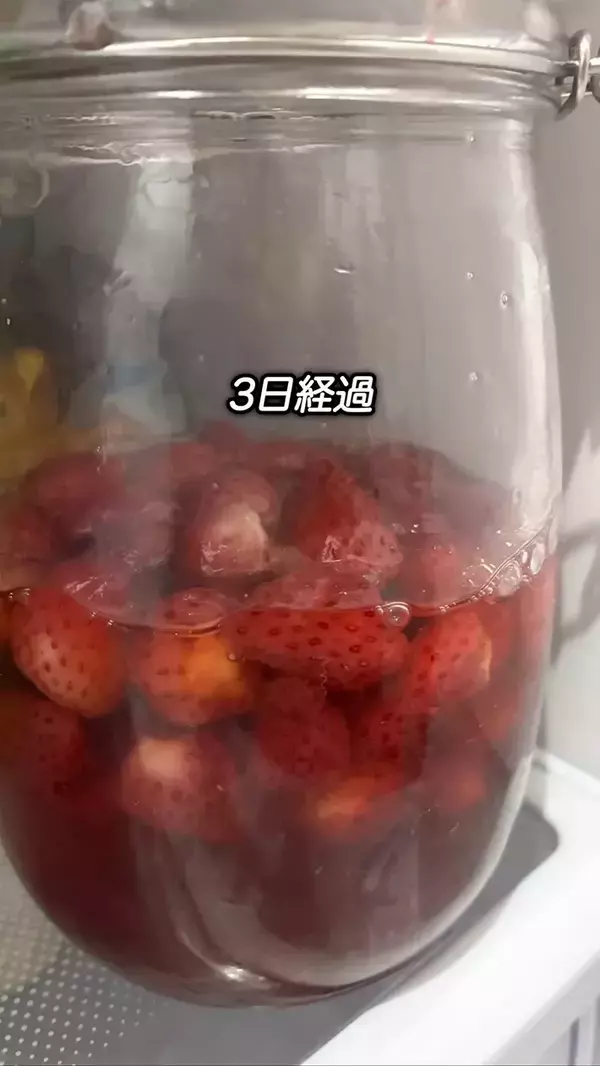 黄金糖×イチゴで絶品シロップ　管理栄養士が教えるレシピに「これは思いつかない」【4万いいね】