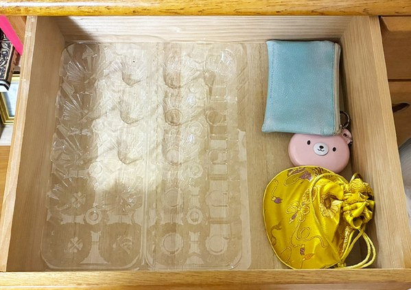 もう捨てない！　空になった『プラ製の卵パック』を収納で使う活用術に「とても便利！」