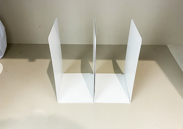 キッチン棚がスッキリ片づいた！　『4つのブックエンド』を組み合わせて使う収納術がこちら