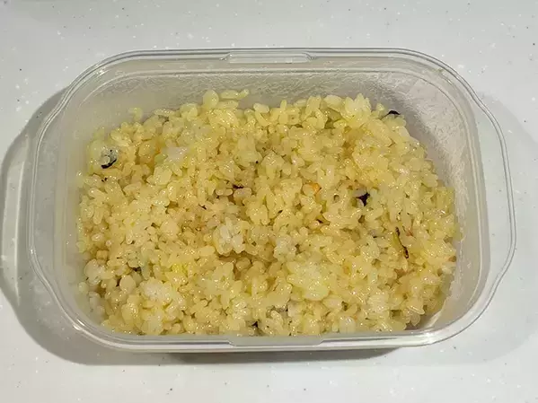 もうチャーハンは炒めません！　タッパーを使って、5分で本格的な味わいに【簡単レシピ】