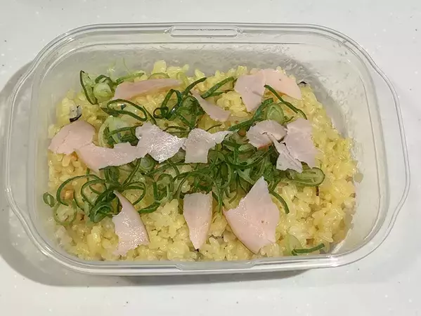 もうチャーハンは炒めません！　タッパーを使って、5分で本格的な味わいに【簡単レシピ】