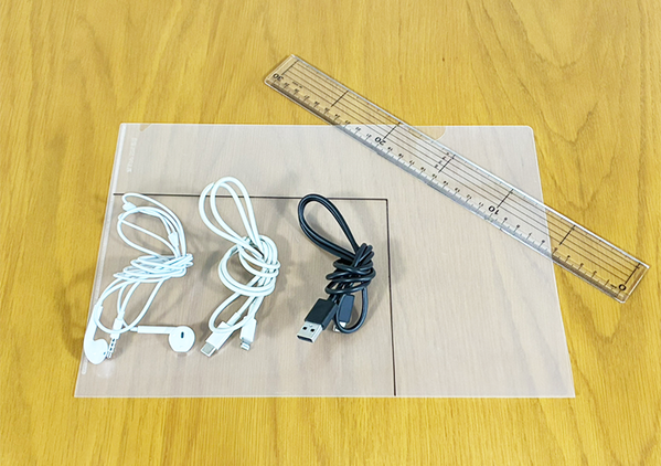 クリアファイルに紙は入れません！　ホッチキスで『3つのポッケ』を作ると…