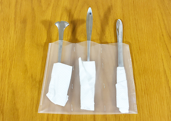 クリアファイルに紙は入れません！　ホッチキスで『3つのポッケ』を作ると…