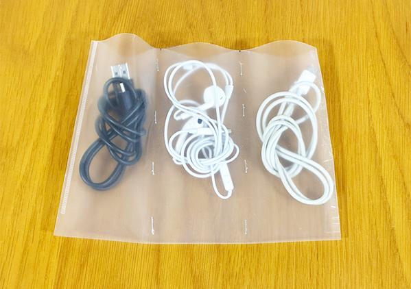 クリアファイルに紙は入れません！　ホッチキスで『3つのポッケ』を作ると…