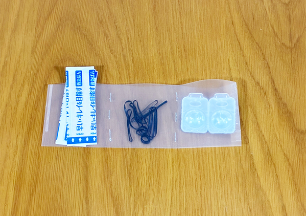 クリアファイルに紙は入れません！　ホッチキスで『3つのポッケ』を作ると…