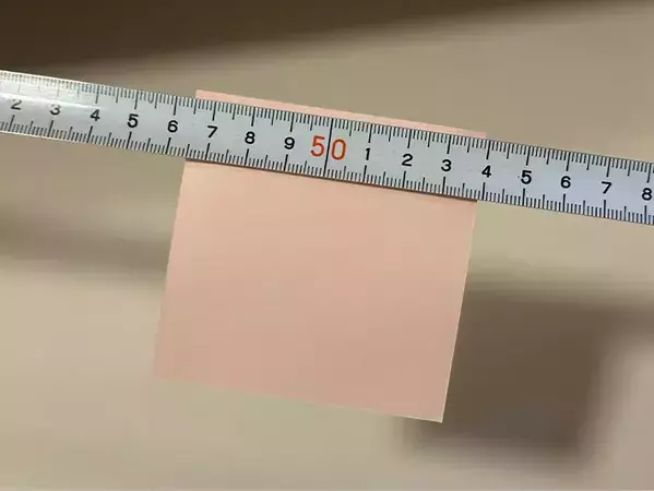 まだメジャーだけで測ってる？　付箋を使って棚の中をミリ単位で測る方法に感動