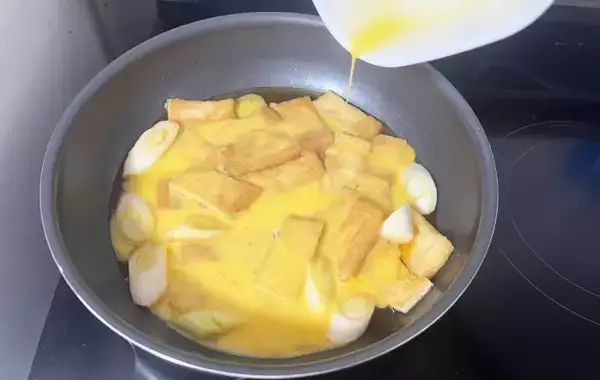 肉なしで作る親子丼！？　肉の代用に使ったものに「財布にやさしい」「1歳児が喜んだ」