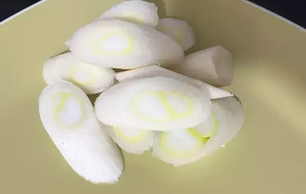 肉なしで作る親子丼！？　肉の代用に使ったものに「財布にやさしい」「1歳児が喜んだ」