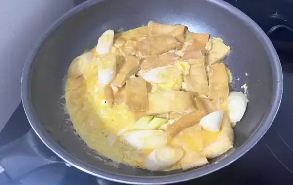 肉なしで作る親子丼！？　肉の代用に使ったものに「財布にやさしい」「1歳児が喜んだ」