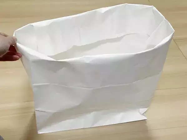 余った紙袋の意外な活用法　取っ手を切って内側に折り込むと？　「便利すぎ」