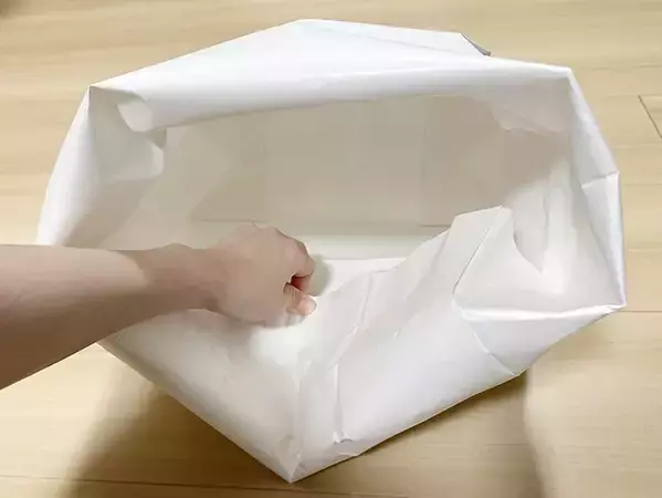 余った紙袋の意外な活用法　取っ手を切って内側に折り込むと？　「便利すぎ」
