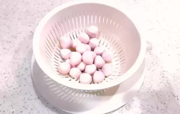 捨てたらもったいない！　ピンクの液体の使い道に「味つけいらず」「娘が大喜び」