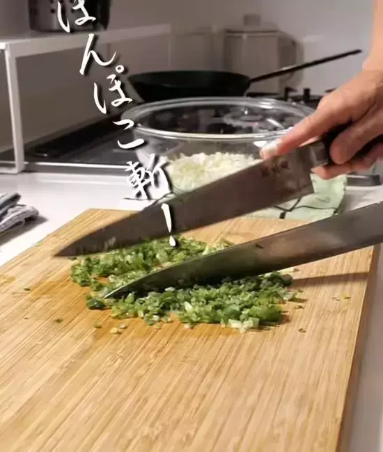 「キャベツ1玉が即消える」　シェフが教える芯まで使い切る絶品ダレに「箸が止まらん」