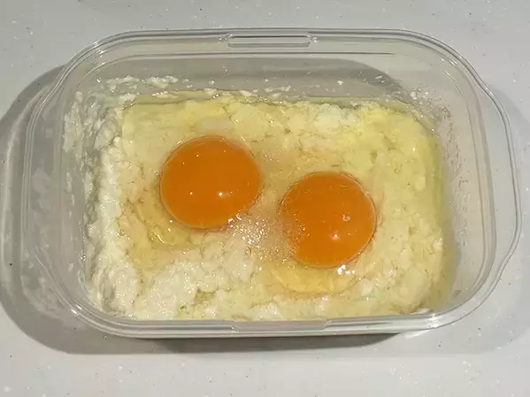 タッパーに卵や『お吸い物』を入れて？　焼かずに10分で『卵焼き』を作る方法