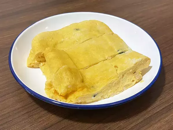 タッパーに卵や『お吸い物』を入れて？　焼かずに10分で『卵焼き』を作る方法