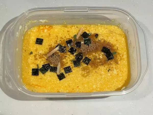 タッパーに卵や『お吸い物』を入れて？　焼かずに10分で『卵焼き』を作る方法