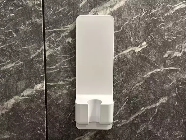 シャワーホルダーは浴室以外で使える！　『じゃない使い方』に「目からウロコ」