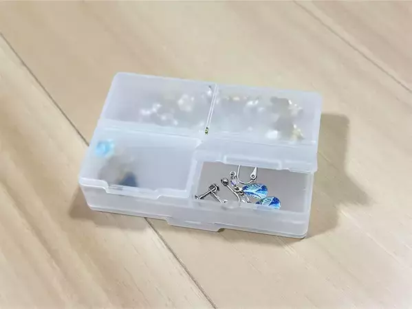 小物が細かく収納できる！　100円ショップで手に入れた『収納ケース』に「もっと早く出会いたかった」