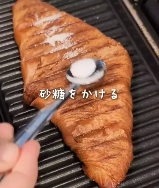 クロワッサンは『潰して』焼いて！　完成したモノに「コレはハマる」「目からウロコ」