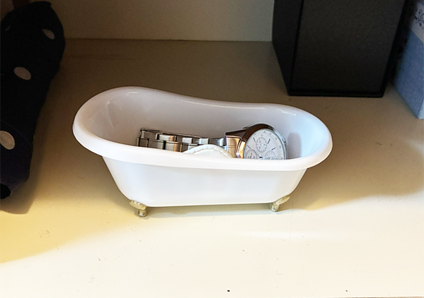 ダイソーにあった『ミニチュアバスタブ』　玄関に設置する収納ワザに「優秀すぎる」