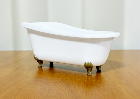 ダイソーにあった『ミニチュアバスタブ』　玄関に設置する収納ワザに「優秀すぎる」