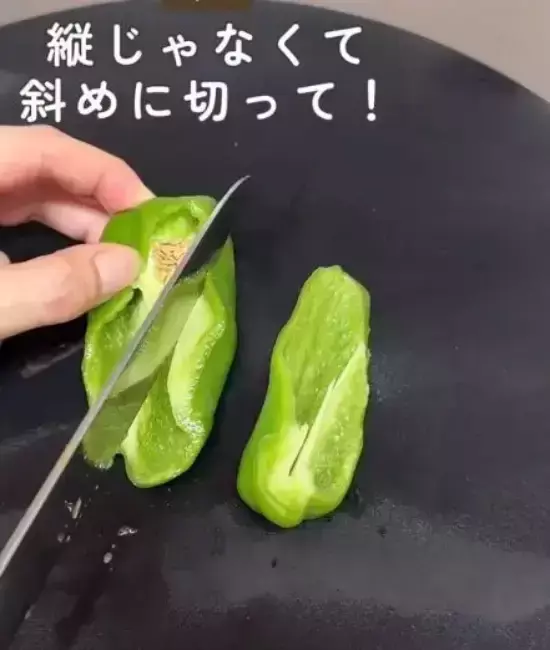 切る前のキュウリに『ピーラー』を引くと…　驚きの変化に「もっと早く知りたかった」
