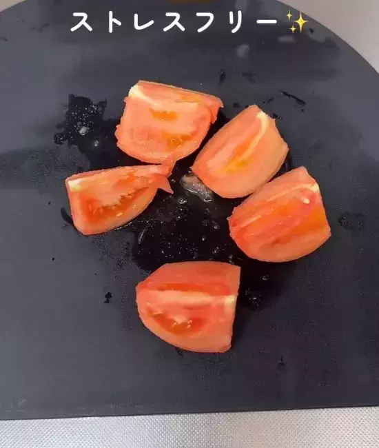 切る前のキュウリに『ピーラー』を引くと…　驚きの変化に「もっと早く知りたかった」