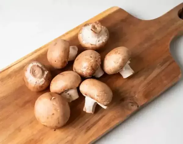 マッシュルームの『裏の黒ずみ』の正体　知らずに捨てていた事実に大後悔【食材の豆知識4選】