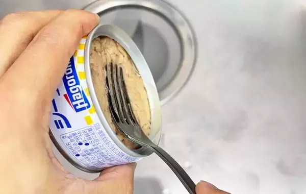 ツナ缶があったらこれ作って！　缶の中で材料を混ぜると「料理したくない日に最高」