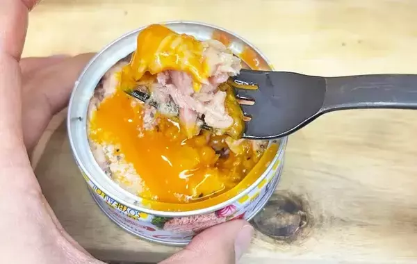 ツナ缶があったらこれ作って！　缶の中で材料を混ぜると「料理したくない日に最高」