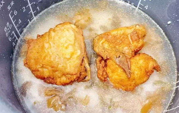 カーネルサンダースもびっくり？　まさかの食材との炊き込みご飯に「ハマりそう」