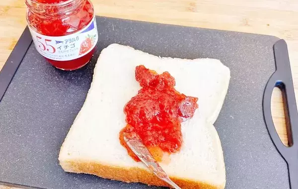 そのまま塗るだけじゃもったいない！　ジャムの思わぬアレンジに「息子が秒で完食するほどハマった」
