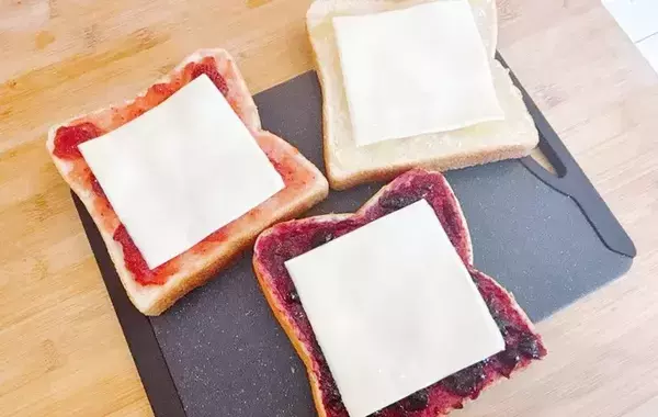 そのまま塗るだけじゃもったいない！　ジャムの思わぬアレンジに「息子が秒で完食するほどハマった」